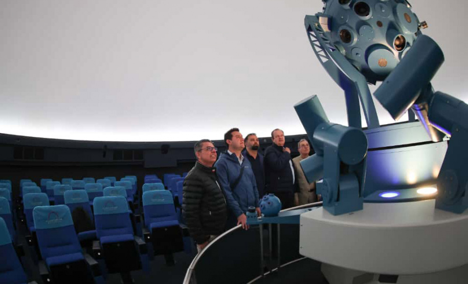 Visita ao Planetário de  Wolfsburg. É um dos dez maiores planetários da Alemanha