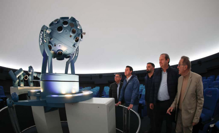 Visita ao Planetário de  Wolfsburg. É um dos dez maiores planetários da Alemanha