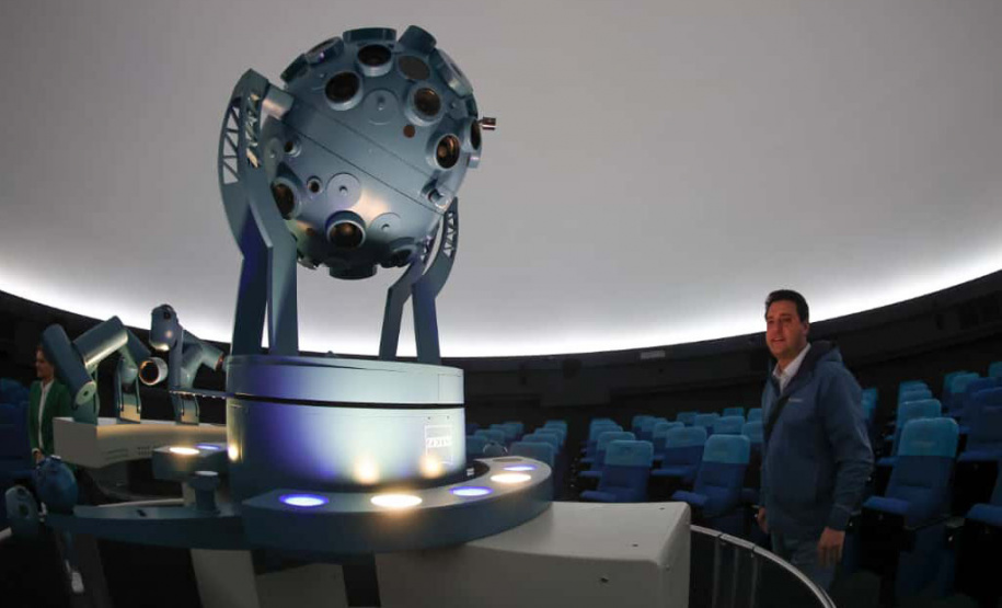 Visita ao Planetário de  Wolfsburg. É um dos dez maiores planetários da Alemanha
