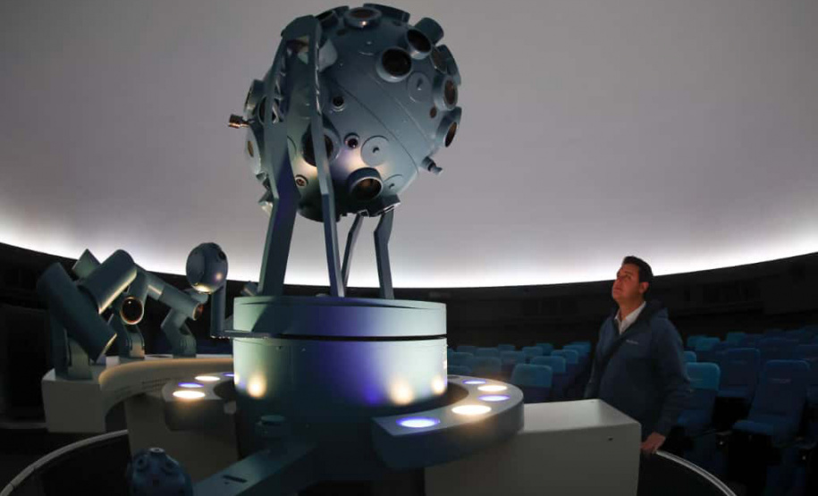 Visita ao Planetário de  Wolfsburg. É um dos dez maiores planetários da Alemanha