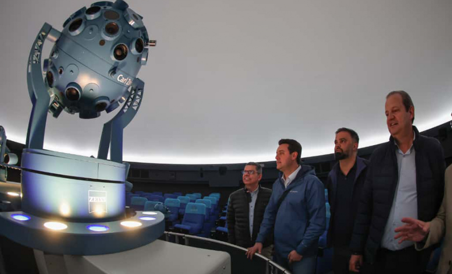 Visita ao Planetário de  Wolfsburg. É um dos dez maiores planetários da Alemanha