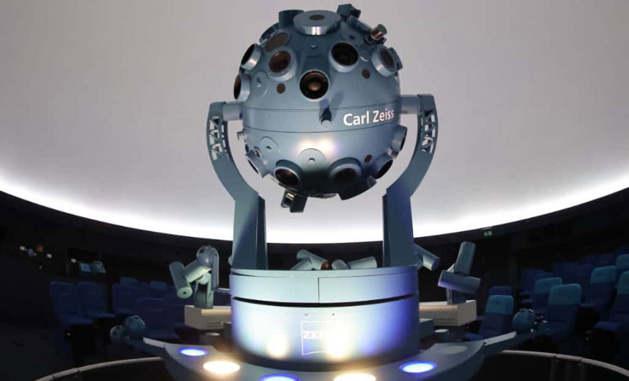 Visita ao Planetário de  Wolfsburg. É um dos dez maiores planetários da Alemanha