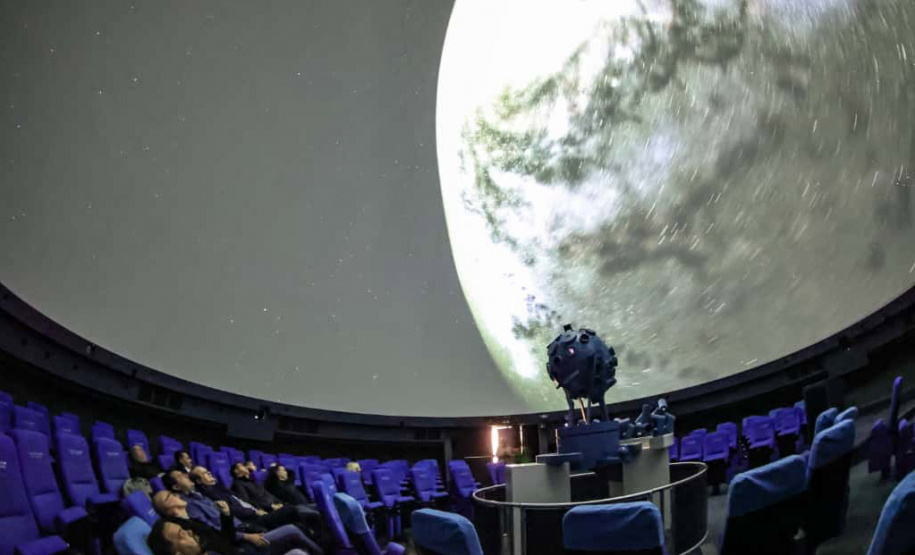 Visita ao Planetário de  Wolfsburg. É um dos dez maiores planetários da Alemanha