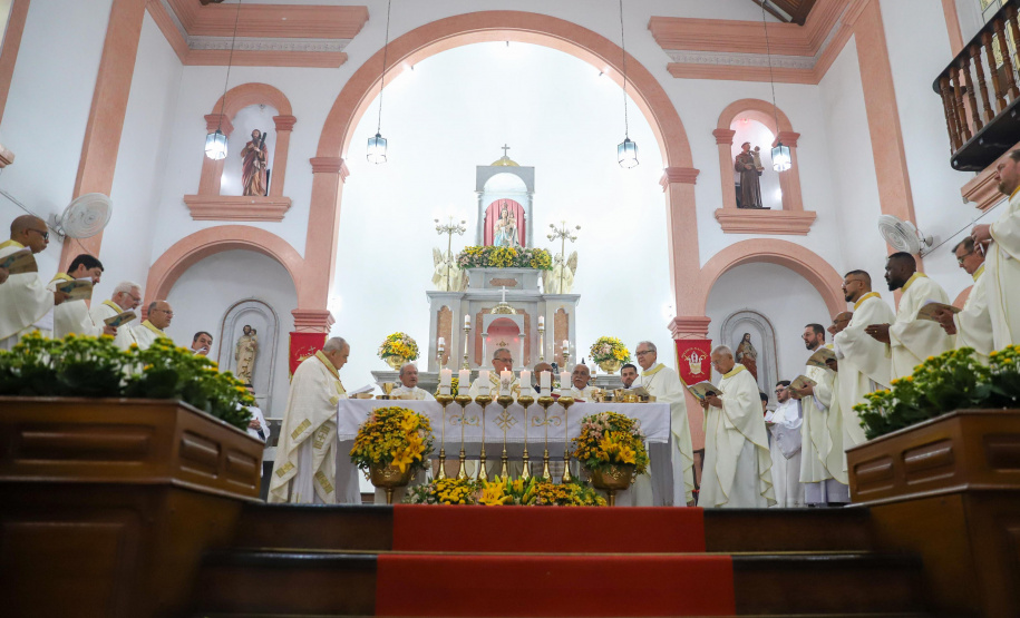 Piana participa da posse de Dom Paulo Alves Romão como bispo de Paranaguá, no Litoral