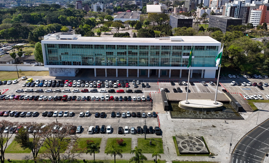 Paraná conquista nota acima do Brasil na classificação de crédito da Fitch Ratings