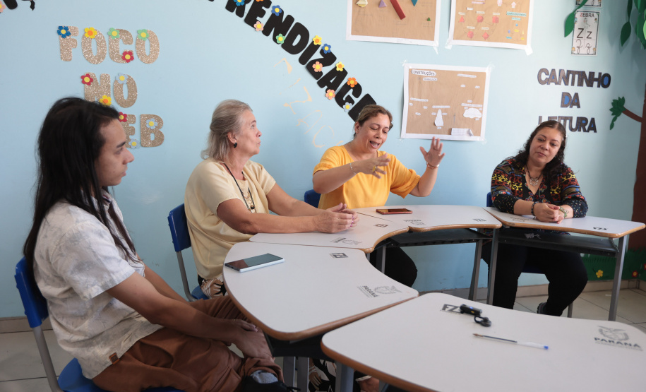 Neste 15 de outubro, Dia do Professor, a Secretaria de Estado da Educação do Paraná  (Seed-PR) presta homenagem aos 70 mil professores da rede estadual, contando a inspiradora história da família Silva, que vive e leciona no Litoral do Paraná. Foto: Geraldo Bubniak/AEN