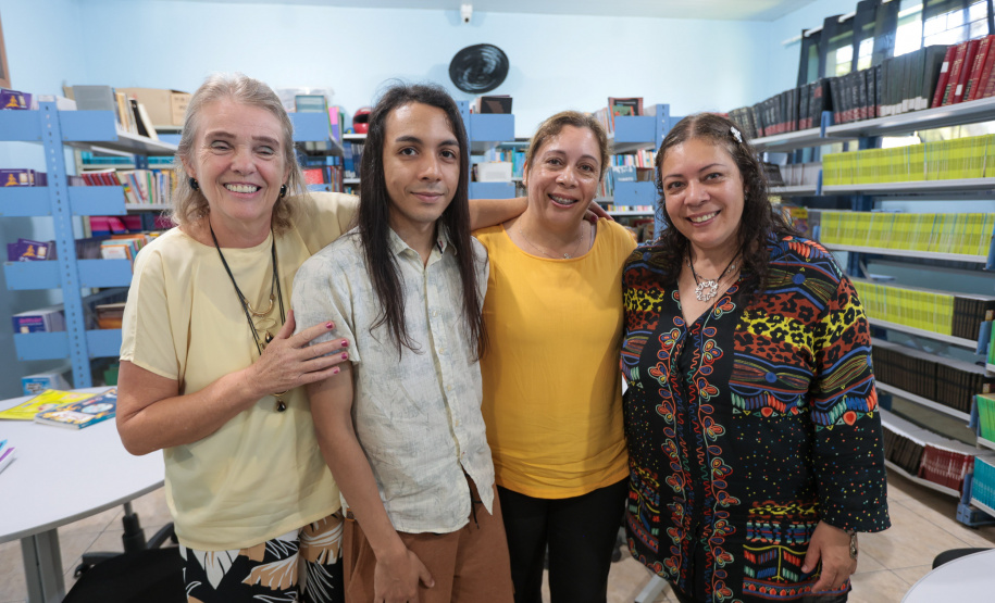 Neste 15 de outubro, Dia do Professor, a Secretaria de Estado da Educação do Paraná  (Seed-PR) presta homenagem aos 70 mil professores da rede estadual, contando a inspiradora história da família Silva, que vive e leciona no Litoral do Paraná. Foto: Geraldo Bubniak/AEN