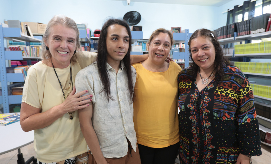 Neste 15 de outubro, Dia do Professor, a Secretaria de Estado da Educação do Paraná  (Seed-PR) presta homenagem aos 70 mil professores da rede estadual, contando a inspiradora história da família Silva, que vive e leciona no Litoral do Paraná. Foto: Geraldo Bubniak/AEN