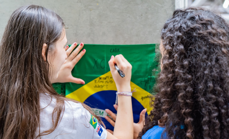 SEED - Paraná divulga lista com países de destino dos estudantes do Ganhando o Mundo 2026