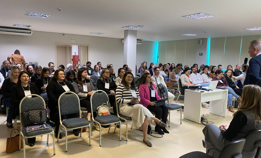 Paraná avança na implantação do Programa “Agora Tem Especialistas” com encontros regionais