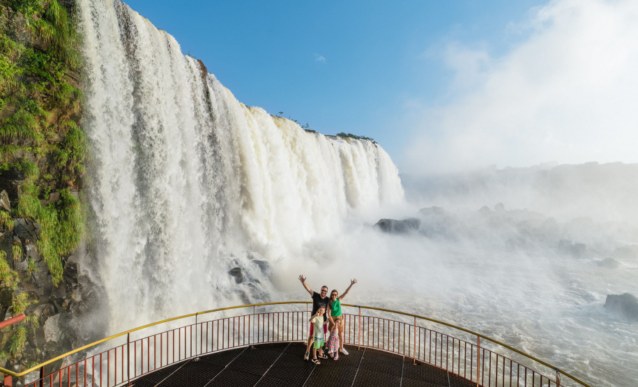 Imagens do Marco das Três Fronteiras e das Cataratas, em Foz do Iguaçu, irão rodar o mundo
