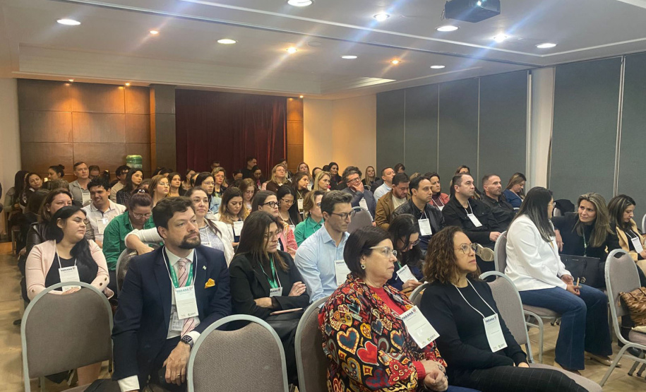 Paraná avança na implantação do Programa “Agora Tem Especialistas” com encontros regionais