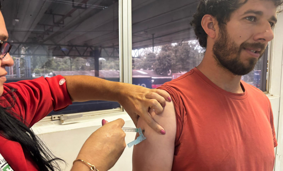 Paraná vacina caminhoneiros na Tríplice Fronteira para reforçar a prevenção contra o sarampo