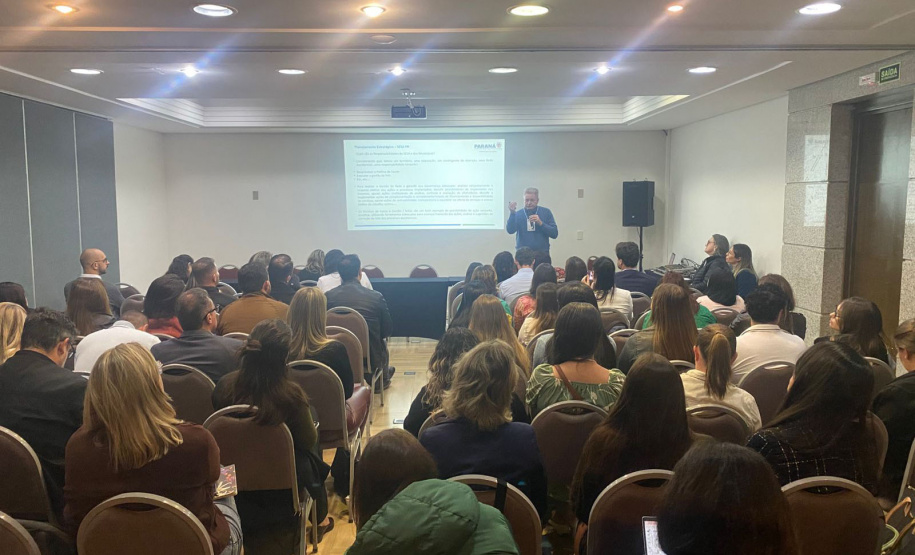 Paraná avança na implantação do Programa “Agora Tem Especialistas” com encontros regionais