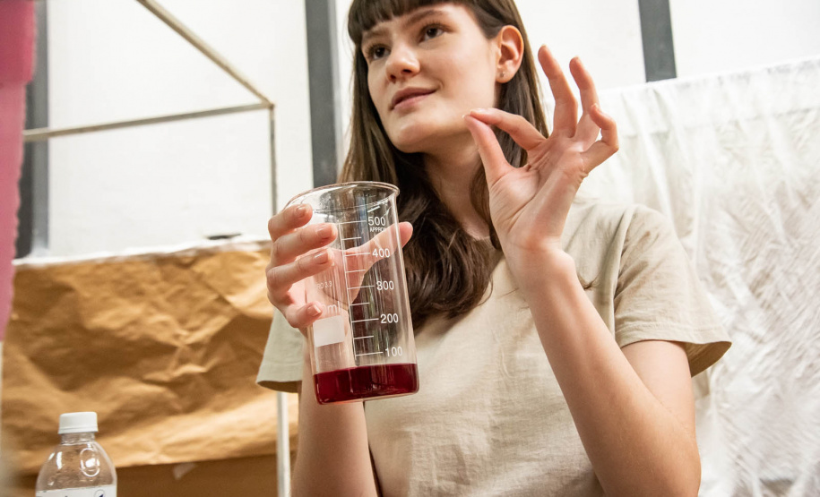 Conheça o laboratório das cores de Bianca Stella, nova residente da Academia  Alfredo Andersen