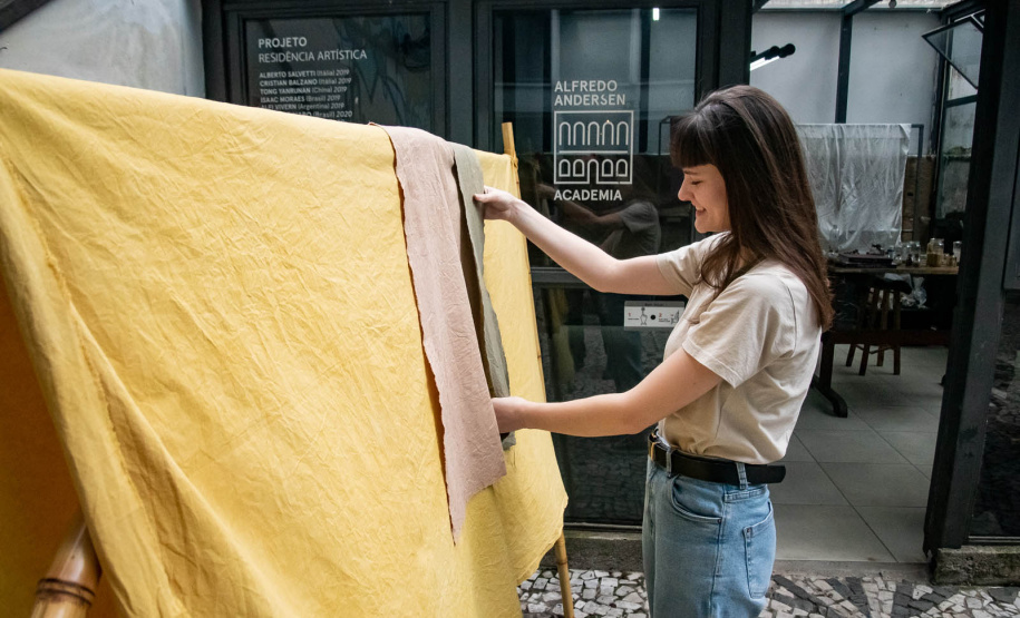 Conheça o laboratório das cores de Bianca Stella, nova residente da Academia  Alfredo Andersen