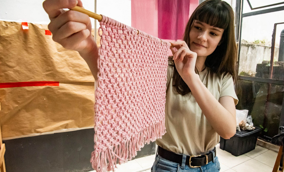 Conheça o laboratório das cores de Bianca Stella, nova residente da Academia  Alfredo Andersen