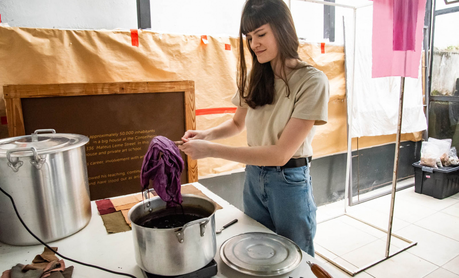 Conheça o laboratório das cores de Bianca Stella, nova residente da Academia  Alfredo Andersen