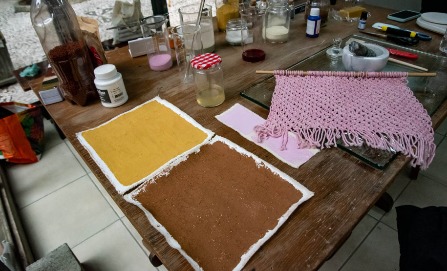 Conheça o laboratório das cores de Bianca Stella, nova residente da Academia  Alfredo Andersen