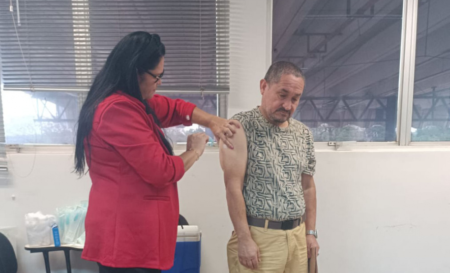 Paraná vacina caminhoneiros na Tríplice Fronteira para reforçar a prevenção contra o sarampo