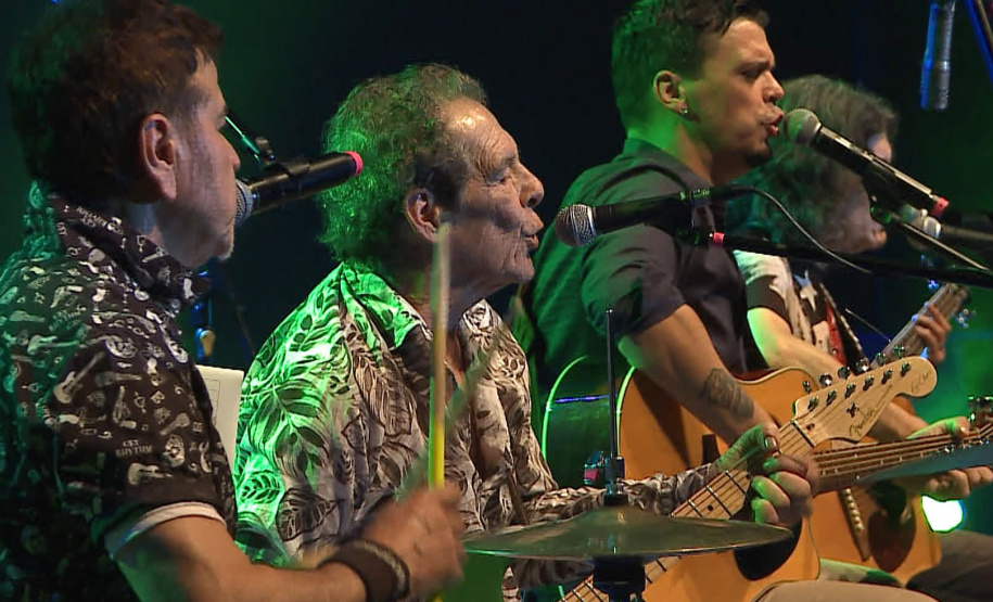 TV Paraná Turismo transmite show especial de 50 anos da Banda Blindagem