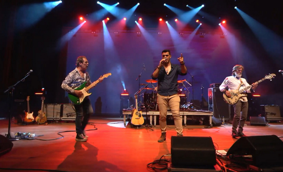 TV Paraná Turismo transmite show especial de 50 anos da Banda Blindagem