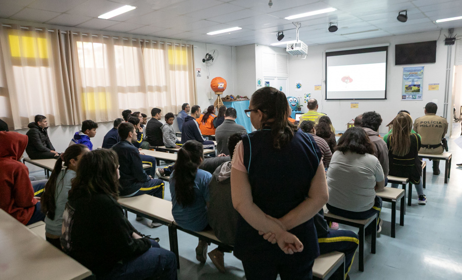 Curitiba, 14 de outubro de 2025 - Atividades da Semana de Redução de Riscos e Desastres do Brigadas Escolares na Escola Lucy Requião.