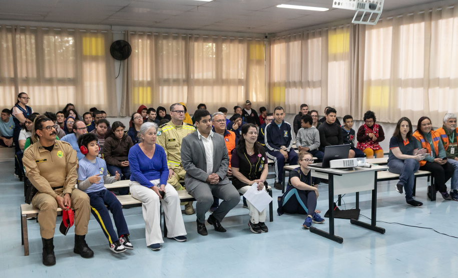 Curitiba, 14 de outubro de 2025 - Atividades da Semana de Redução de Riscos e Desastres do Brigadas Escolares na Escola Lucy Requião.