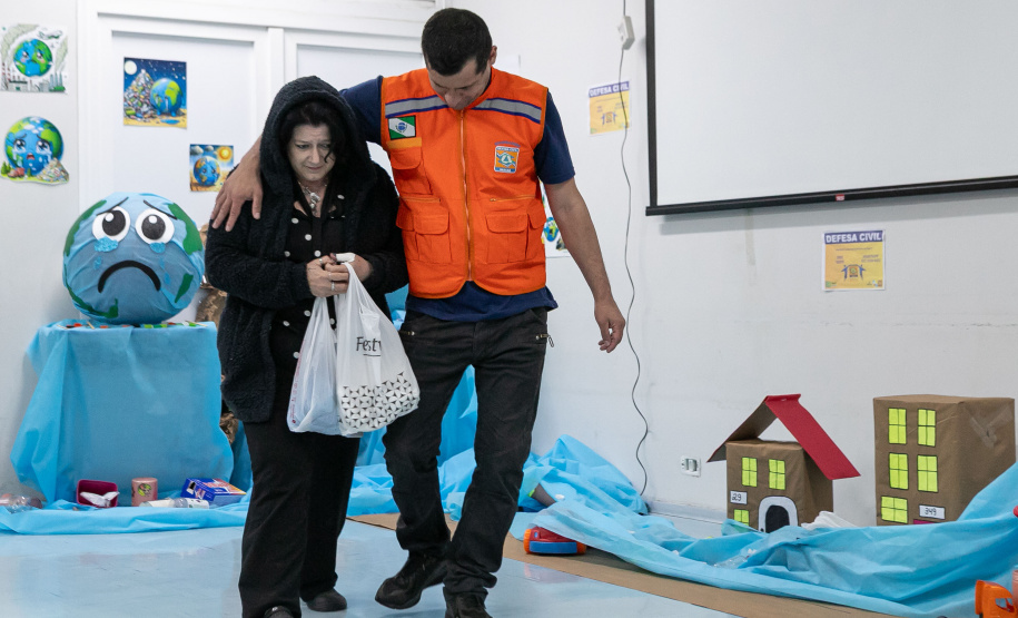 Curitiba, 14 de outubro de 2025 - Atividades da Semana de Redução de Riscos e Desastres do Brigadas Escolares na Escola Lucy Requião.