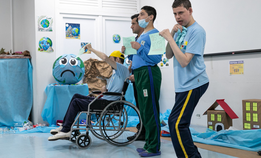 Curitiba, 14 de outubro de 2025 - Atividades da Semana de Redução de Riscos e Desastres do Brigadas Escolares na Escola Lucy Requião.
