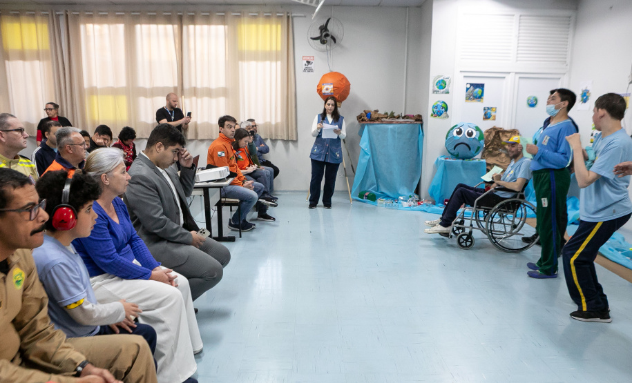 Curitiba, 14 de outubro de 2025 - Atividades da Semana de Redução de Riscos e Desastres do Brigadas Escolares na Escola Lucy Requião.