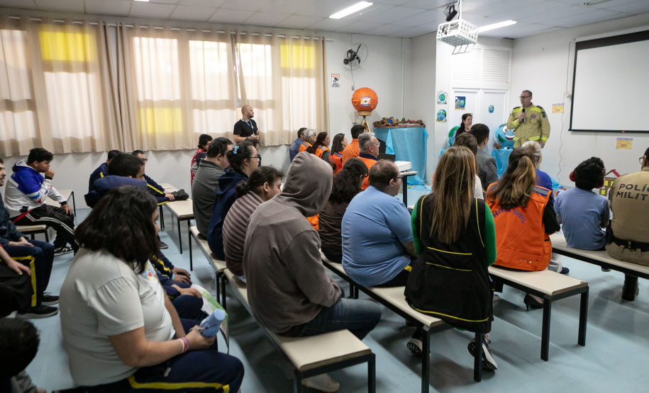 Curitiba, 14 de outubro de 2025 - Atividades da Semana de Redução de Riscos e Desastres do Brigadas Escolares na Escola Lucy Requião.