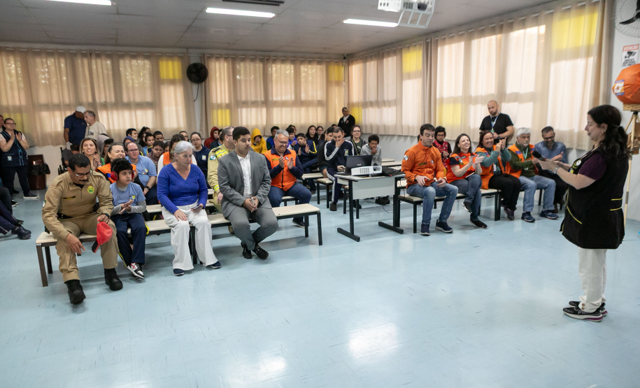 Curitiba, 14 de outubro de 2025 - Atividades da Semana de Redução de Riscos e Desastres do Brigadas Escolares na Escola Lucy Requião.