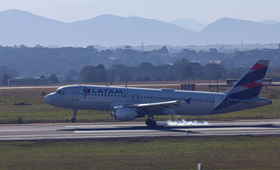 Aeroportos internacionais do Paraná registrou o movimento demais de 714 mil passageiros em setembro