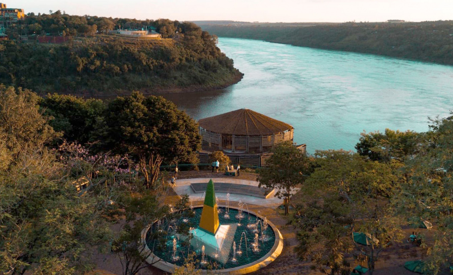 Imagens do Marco das Três Fronteiras e das Cataratas, em Foz do Iguaçu, irão rodar o mundo