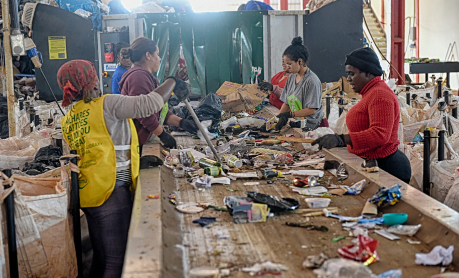 Governo do Paraná promove uma série de audiências públicas para amparar a criação de microrregiões voltadas para a organização do processo logístico de coleta e destinação de resíduos sólidos no Estado.