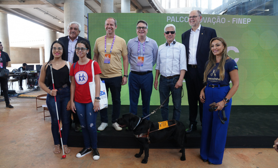 INOVAÇÃO: Estado premia 10 finalistas do Desafio de Inovação: Bengalas Inteligentes