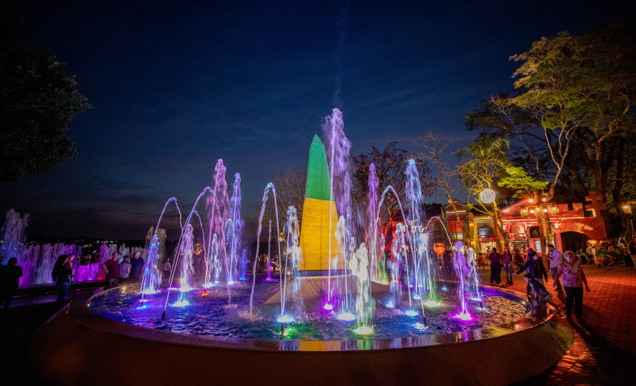 Imagens do Marco das Três Fronteiras e das Cataratas, em Foz do Iguaçu, irão rodar o mundo