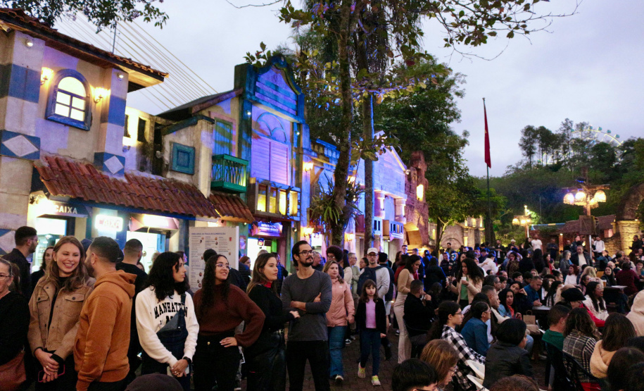 Imagens do Marco das Três Fronteiras e das Cataratas, em Foz do Iguaçu, irão rodar o mundo