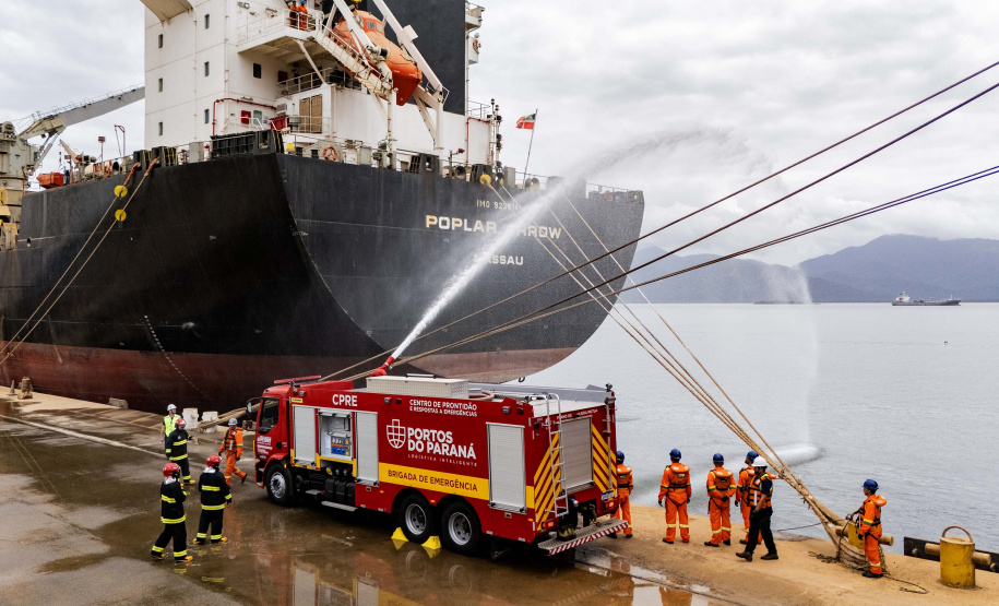 Simulado no Porto de Paranaguá reforça preparo contra emergências