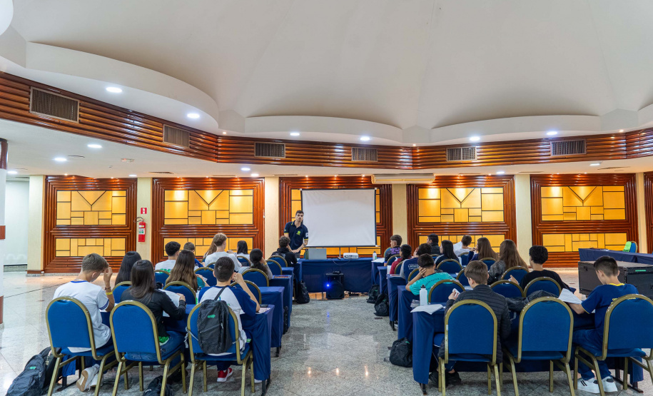 Alunos paranaenses participam de evento de imersão antes da OBM, em Foz