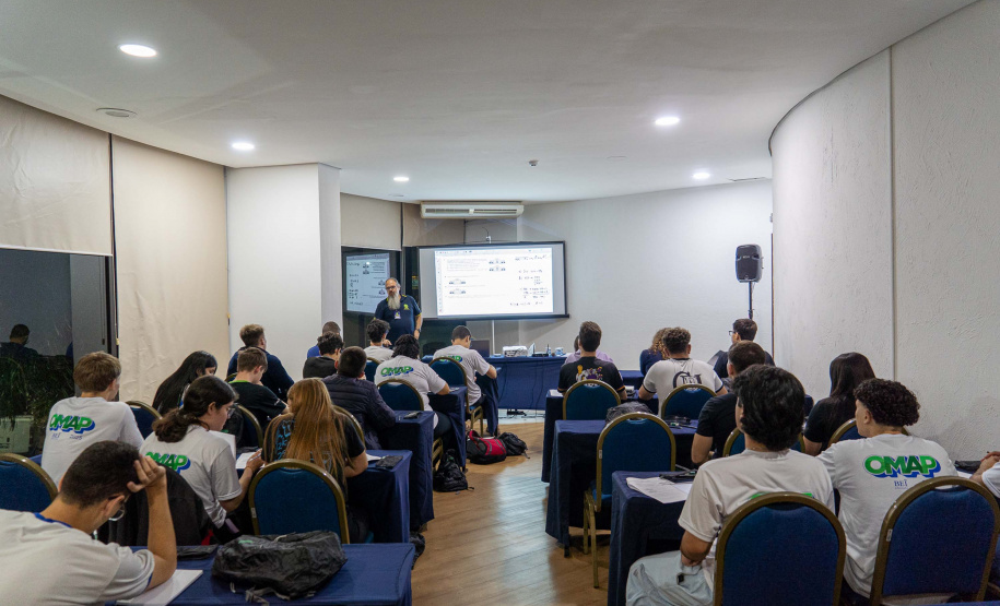 Alunos paranaenses participam de evento de imersão antes da OBM, em Foz