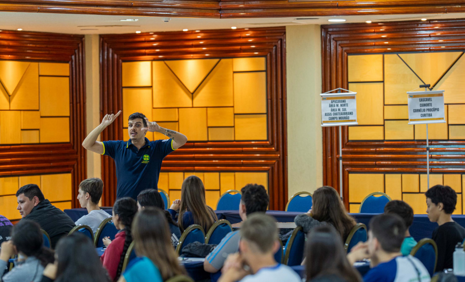 Alunos paranaenses participam de evento de imersão antes da OBM, em Foz