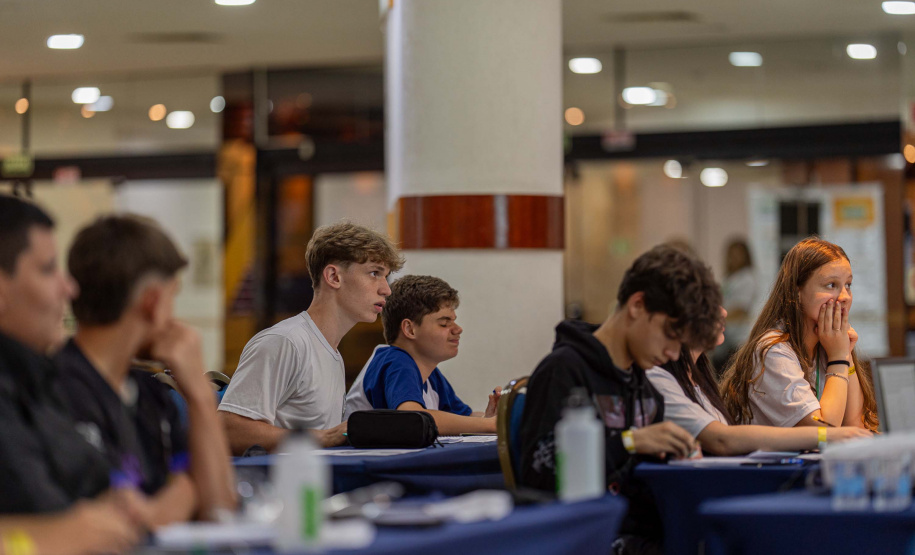 Alunos paranaenses participam de evento de imersão antes da OBM, em Foz