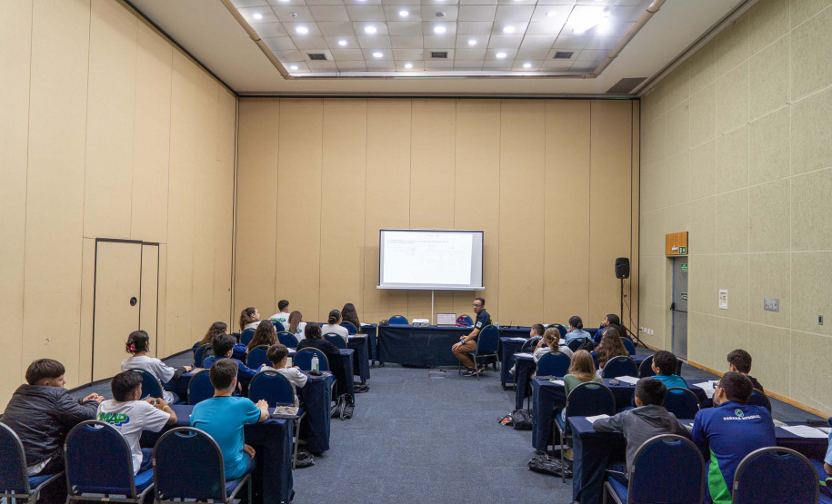 Alunos paranaenses participam de evento de imersão antes da OBM, em Foz