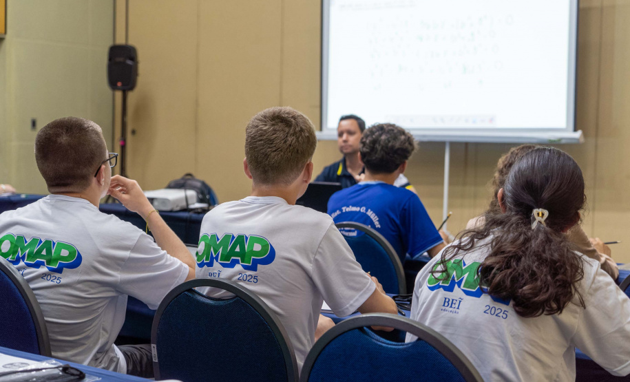 Alunos paranaenses participam de evento de imersão antes da OBM, em Foz