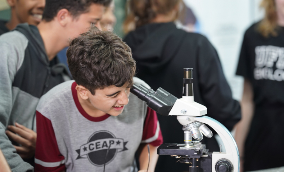 Aumento da educação em tempo integral impulsiona Paraná à liderança em aprendizagem