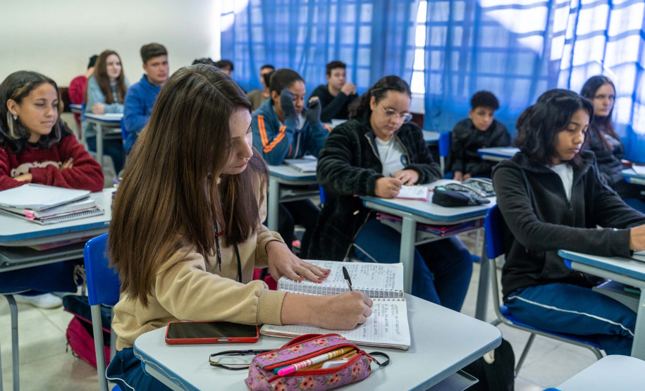 Aumento da educação em tempo integral impulsiona Paraná à liderança em aprendizagem