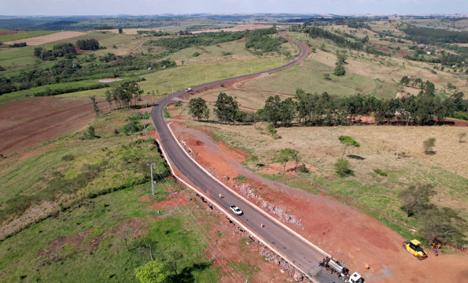 obra de pavimentação de estrada entre Ramilândia e Santa Helena