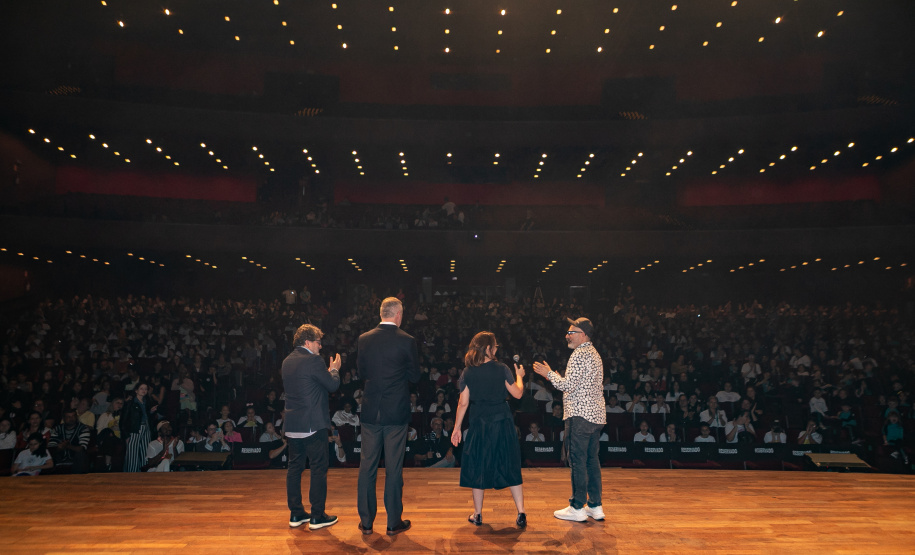 Curitiba, 13 de outubro de 2025 - Entrega da reforma do telhado do Teatro Guaíra / parceria da AUDI - Apresentação de Ballet para 600 crianças de escolas públicas.